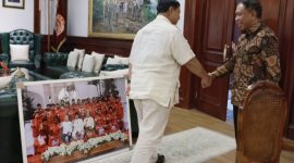 Prabowo Subianto menerima kunjungan Waketum PSSI, Zainudin Amali di Kantor Kementerian Pertahanan, Jakarta. (Foto Dok. Tim Media Prabowo)
