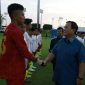 Prabowo datang di tengah-tengah lapangan Aspire Academy untuk menyapa satu persatu tim sepak bola U-17 Persib Bandung. (Dok. Tim Media Prabowo Subainto)