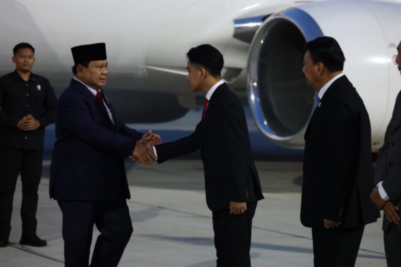 Presiden RI Prabowo Subianto tiba di Jakarta tepatnya di Bandara Halim Perdana Kusuma Jakarta pukul 05:30 WIB. (Dok. TIm Komunikasi Prabowo Subianto)