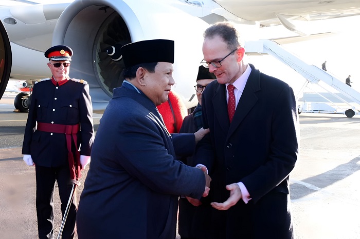 Kedatangan Presiden RI Prabowo Subianto di London, Inggris dinanti dengan antusias oleh para pelajar Indonesia yang mengenyam pendidikan di Inggris. (Dok. Tim Media Prabowo)