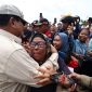 Presiden RI Prabowo Subianto meninjau tambak budidaya ikan nila salin di Balai Layanan Usaha Produksi Perikanan Budidaya Karawang (BLUPPB), Karawang, Jawa Barat. (Dok. Tim Media Prabowo)