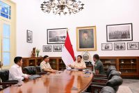 Presiden RI Prabowo Subianto menerima Kepala Staf TNI Angkatan Darat (KSAD) Jenderal TNI Maruli Simanjuntak. (Facebook.com @Setkab RI)