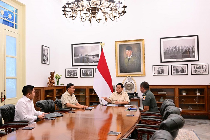 Presiden RI Prabowo Subianto menerima Kepala Staf TNI Angkatan Darat (KSAD) Jenderal TNI Maruli Simanjuntak. (Facebook.com @Setkab RI)