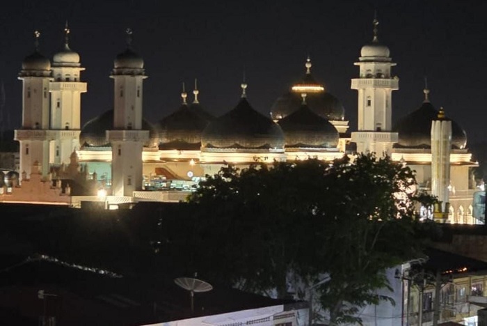 Petugas korporasi PLN memantau sistem kelistrikan Aceh yang telah pulih penuh pascabencana dan kembali melayani warga. (Dok. Tim Media Prabowo)