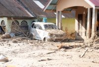 Palembayan porak-poranda diterjang limpasan air, menimbulkan banyak korban. (Dok. Tim Media Prabowo)