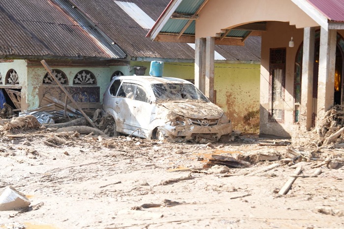 Palembayan porak-poranda diterjang limpasan air, menimbulkan banyak korban. (Dok. Tim Media Prabowo)