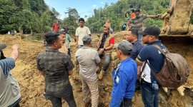 Setelah akses dulu wilayah akses Aceh Timur mulai dapat dilalui, BNPB bersama pemda mendata korban terdampak sekaligus menyalurkan bantuan awal. (Dok. BNPB)