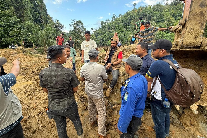 Setelah akses dulu wilayah akses Aceh Timur mulai dapat dilalui, BNPB bersama pemda mendata korban terdampak sekaligus menyalurkan bantuan awal. (Dok. BNPB)