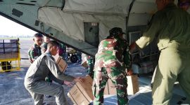 Helikopter MI-17 V5 mengangkut 1,5 ton bantuan logistik menuju Langsa, menembus wilayah yang terisolasi akibat jalur darat terputus. (Dok. Tim Media Prabowo)