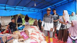 Panitia Natal Nasional menyerahkan 400 paket bantuan kepada warga Padang Pariaman yang masih memulihkan diri dari dampak banjir dan longsor. (Dok. Tim Media Prabowo)