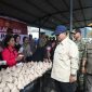 * Presiden Prabowo memeriksa fasilitas dapur umum TNI–Polri dan berdialog dengan warga terdampak bencana di Tapanuli.