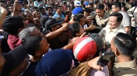 Presiden Prabowo meninjau kondisi lapangan di Tapanuli Tengah, menyerukan upaya bersama menjaga lingkungan dan mencegah kerusakan alam.