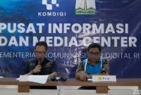 Kepala Pusat Data, Informasi, dan Komunikasi Kebencanaan BNPB, Abdul Muhari, melaporkan bahwa PT Pertamina telah menyalurkan BBM melalui pesawat perintis. (Dok. Tim Media Prabowo)