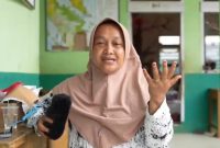 Warga Nagari Salareh Aia, Kecamatan Palembayan, Agam, Sumatra Barat, Yuni Efnita (40). yang kehilangan rumah dan usaha akibat galodo. (Dok. Tim Media Prabowo)