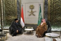 Prabowo berbicara via telepon dengan MBS membahas dukungan moril dan perkembangan proyek perkampungan haji Indonesia. (Dok. kemhan.go.id)