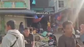 Warga di Pidie Jaya mulai membuka usaha meski rumah masih dipenuhi lumpur, menandai kembalinya aktivitas ekonomi setelah banjir besar. (Dok. Tim Media Prabowo)