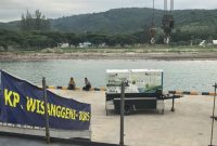 Petugas PLN menyalakan genset berkapasitas besar di RSUD Muda Sedia Aceh Tamiang untuk memulihkan layanan kesehatan pasca banjir. (Dok. Tim Media Prabowo)