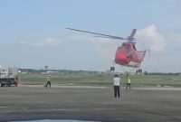 Helikopter Sikorsky BNPB mengangkut genset 250 kWh menuju RSUD Takengon untuk memastikan layanan gawat darurat tetap berjalan saat Aceh diterjang banjir. (Dok. Tim Media Prabowo)