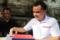 Penyaluran kacamata pintar AI kepada penyandang tunanetra, membantu aktivitas membaca, transaksi, hingga mengenali lawan bicara. (Dok. Tim Media Prabowo)
