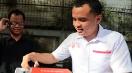 Penyaluran kacamata pintar AI kepada penyandang tunanetra, membantu aktivitas membaca, transaksi, hingga mengenali lawan bicara. (Dok. Tim Media Prabowo)