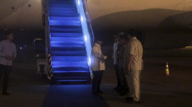 Presiden Prabowo tiba di Medan setelah terbang 9 jam 30 menit dari Moskow untuk meninjau percepatan penanganan bencana di wilayah terdampak. (Dok. TIm Media Prabowo)

