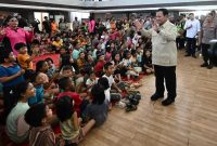 Presiden Prabowo meninjau wilayah terdampak di Tapanuli Tengah untuk memastikan penanganan darurat berjalan optimal dan bantuan menjangkau seluruh lokasi. (Facebook.com @Setkab RI)