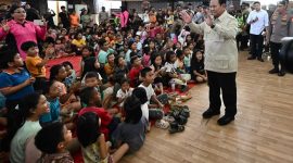 Presiden Prabowo meninjau wilayah terdampak di Tapanuli Tengah untuk memastikan penanganan darurat berjalan optimal dan bantuan menjangkau seluruh lokasi. (Facebook.com @Setkab RI)